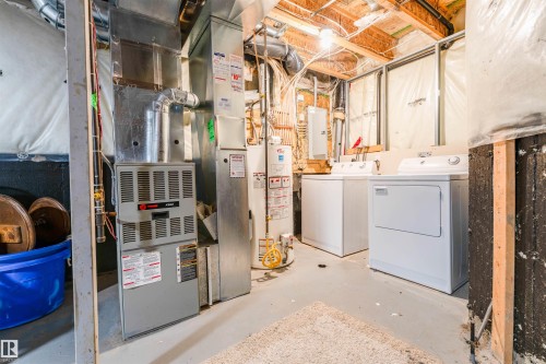 72 2021 Grantham Court, Edmonton, AB - Indoor Photo Showing Laundry Room