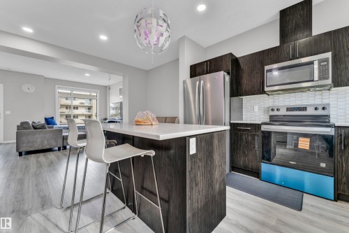 61 215 Saddleback Road, Edmonton, AB - Indoor Photo Showing Kitchen With Stainless Steel Kitchen With Upgraded Kitchen