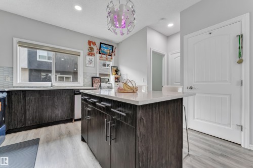 61 215 Saddleback Road, Edmonton, AB - Indoor Photo Showing Kitchen