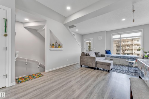 61 215 Saddleback Road, Edmonton, AB - Indoor Photo Showing Living Room