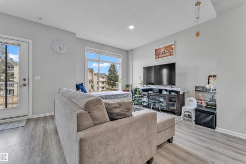 61 215 Saddleback Road, Edmonton, AB - Indoor Photo Showing Living Room