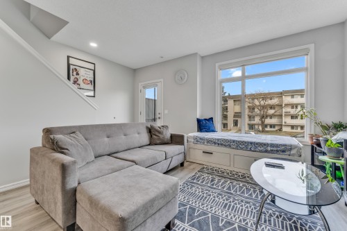61 215 Saddleback Road, Edmonton, AB - Indoor Photo Showing Living Room