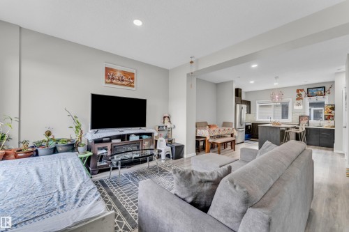 61 215 Saddleback Road, Edmonton, AB - Indoor Photo Showing Living Room