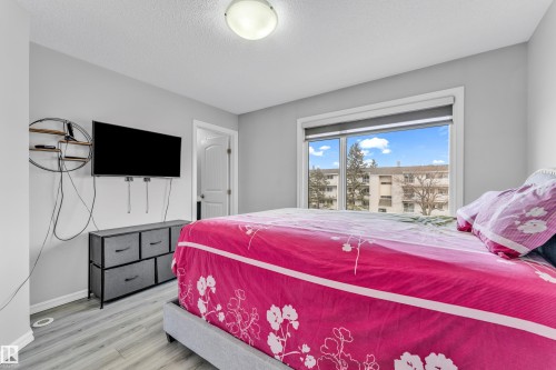 61 215 Saddleback Road, Edmonton, AB - Indoor Photo Showing Bedroom