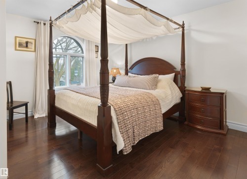 8960 77 Avenue, Edmonton, AB - Indoor Photo Showing Bedroom