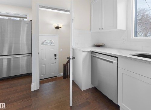 8960 77 Avenue, Edmonton, AB - Indoor Photo Showing Kitchen