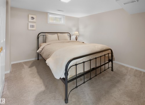 8960 77 Avenue, Edmonton, AB - Indoor Photo Showing Bedroom