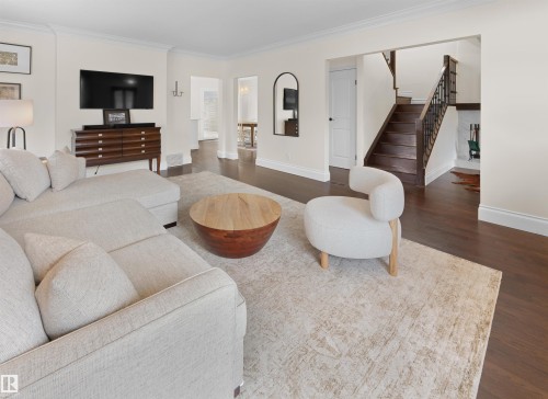 8960 77 Avenue, Edmonton, AB - Indoor Photo Showing Living Room