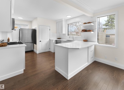 8960 77 Avenue, Edmonton, AB - Indoor Photo Showing Kitchen