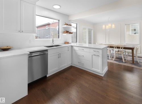 8960 77 Avenue, Edmonton, AB - Indoor Photo Showing Kitchen With Upgraded Kitchen