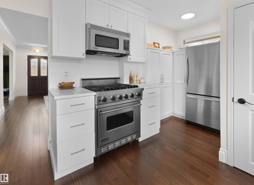8960 77 Avenue, Edmonton, AB - Indoor Photo Showing Kitchen With Upgraded Kitchen