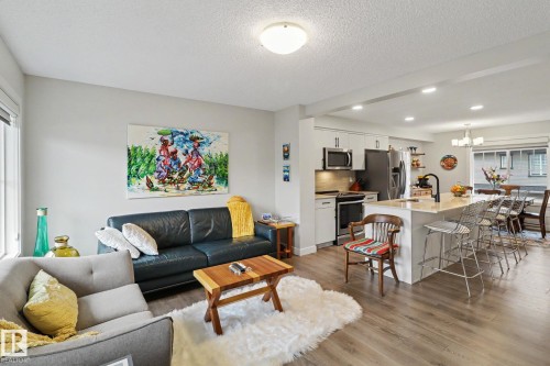 24 165 Cy Becker Blvd, Edmonton, AB - Indoor Photo Showing Living Room