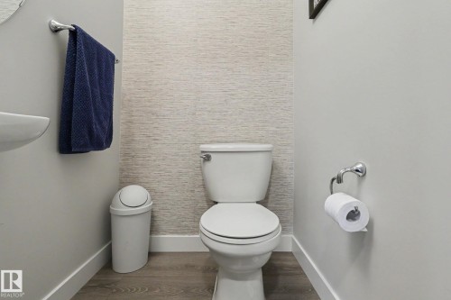 24 165 Cy Becker Blvd, Edmonton, AB - Indoor Photo Showing Bathroom