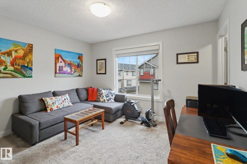 24 165 Cy Becker Blvd, Edmonton, AB - Indoor Photo Showing Living Room