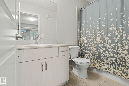24 165 Cy Becker Blvd, Edmonton, AB - Indoor Photo Showing Bathroom