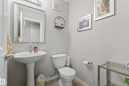 1096 Cy Becker Road, Edmonton, AB - Indoor Photo Showing Bathroom
