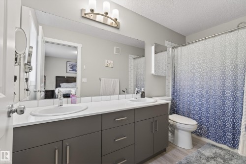 1096 Cy Becker Road, Edmonton, AB - Indoor Photo Showing Bathroom