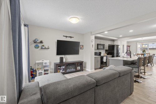 1096 Cy Becker Road, Edmonton, AB - Indoor Photo Showing Living Room