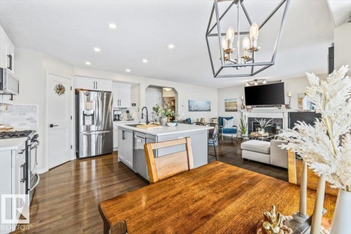 50 Napoleon Crescent, St. Albert, AB - Indoor Photo Showing Kitchen With Upgraded Kitchen