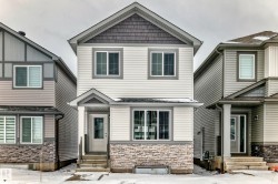 4611 177ave Edmonton, AB T5Y 4B7