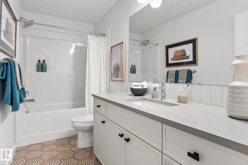 3195 Erlanger Way, Edmonton, AB - Indoor Photo Showing Bathroom