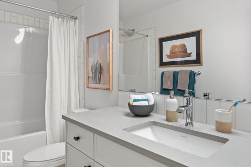 3195 Erlanger Way, Edmonton, AB - Indoor Photo Showing Bathroom