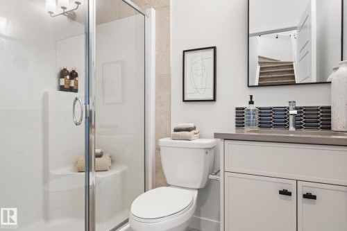 3195 Erlanger Way, Edmonton, AB - Indoor Photo Showing Bathroom