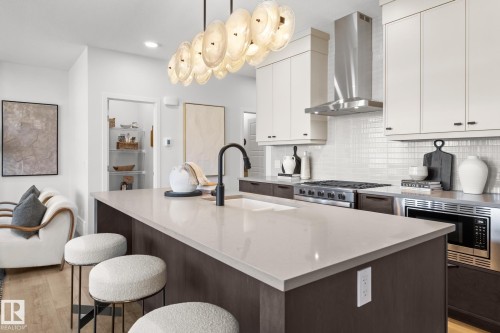 3195 Erlanger Way, Edmonton, AB - Indoor Photo Showing Kitchen With Upgraded Kitchen