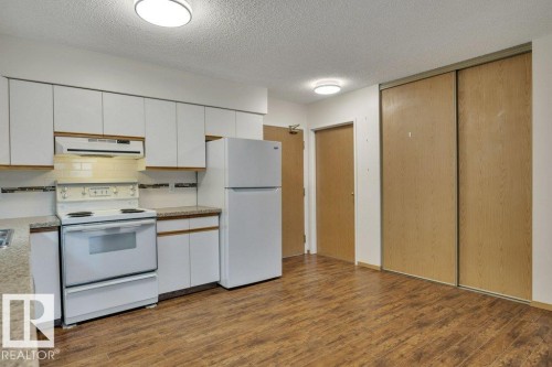 305 4906 47 Avenue, Leduc, AB - Indoor Photo Showing Kitchen
