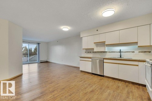 305 4906 47 Avenue, Leduc, AB - Indoor Photo Showing Kitchen