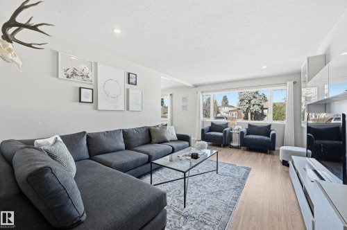 7719 71 Avenue, Edmonton, AB - Indoor Photo Showing Living Room