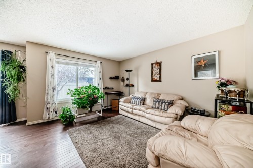 13 1730 Leger Gate, Edmonton, AB - Indoor Photo Showing Living Room