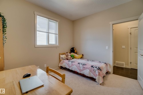 3843 Agar Green, Edmonton, AB - Indoor Photo Showing Bedroom