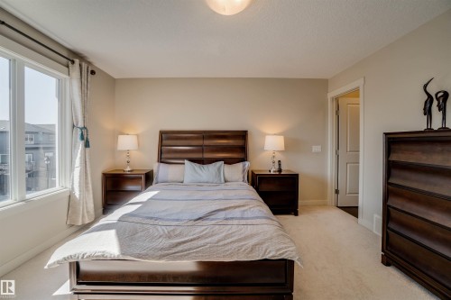 3843 Agar Green, Edmonton, AB - Indoor Photo Showing Bedroom
