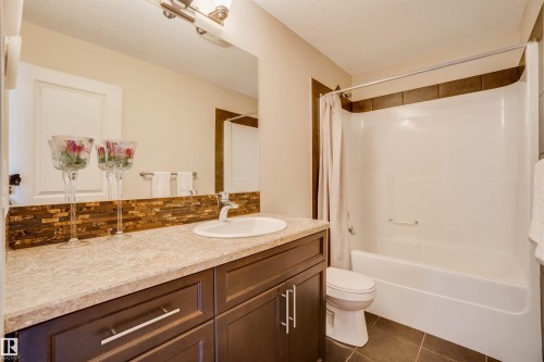 3843 Agar Green, Edmonton, AB - Indoor Photo Showing Bathroom
