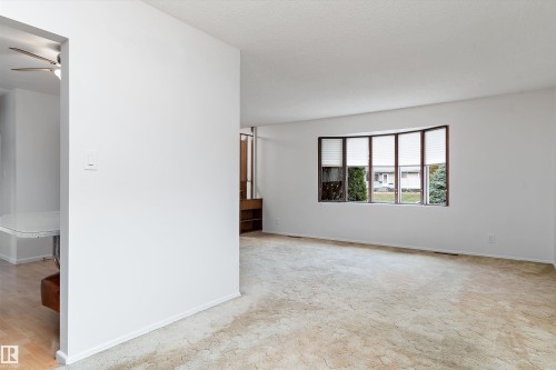 7123 Delwood Road, Edmonton, AB - Indoor Photo Showing Other Room