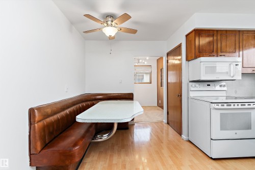 7123 Delwood Road, Edmonton, AB - Indoor Photo Showing Kitchen