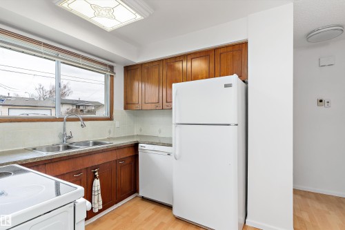 7123 Delwood Road, Edmonton, AB - Indoor Photo Showing Kitchen With Double Sink