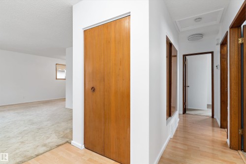 7123 Delwood Road, Edmonton, AB - Indoor Photo Showing Other Room
