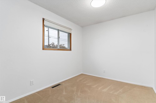 7123 Delwood Road, Edmonton, AB - Indoor Photo Showing Other Room
