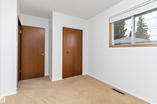 7123 Delwood Road, Edmonton, AB - Indoor Photo Showing Other Room