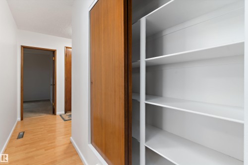 7123 Delwood Road, Edmonton, AB - Indoor Photo Showing Other Room