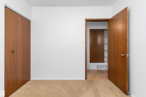 7123 Delwood Road, Edmonton, AB - Indoor Photo Showing Other Room