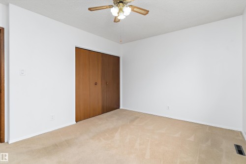 7123 Delwood Road, Edmonton, AB - Indoor Photo Showing Other Room
