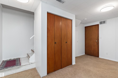 7123 Delwood Road, Edmonton, AB - Indoor Photo Showing Other Room