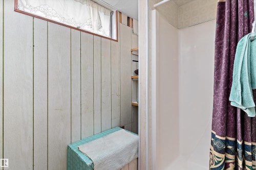7123 Delwood Road, Edmonton, AB - Indoor Photo Showing Bathroom