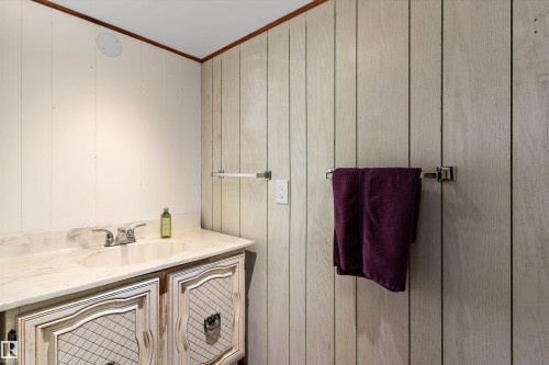 7123 Delwood Road, Edmonton, AB - Indoor Photo Showing Bathroom