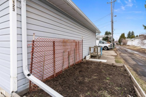 7123 Delwood Road, Edmonton, AB - Outdoor