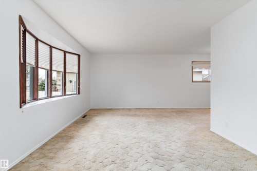 7123 Delwood Road, Edmonton, AB - Indoor Photo Showing Other Room