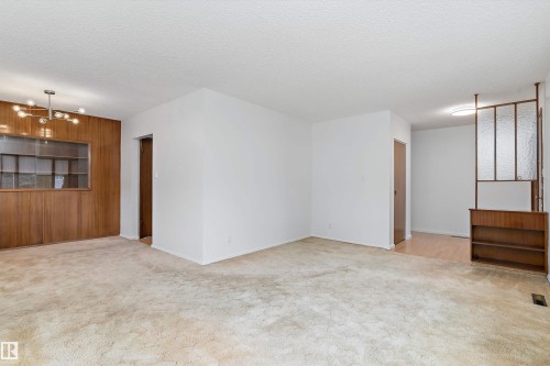 7123 Delwood Road, Edmonton, AB - Indoor Photo Showing Other Room